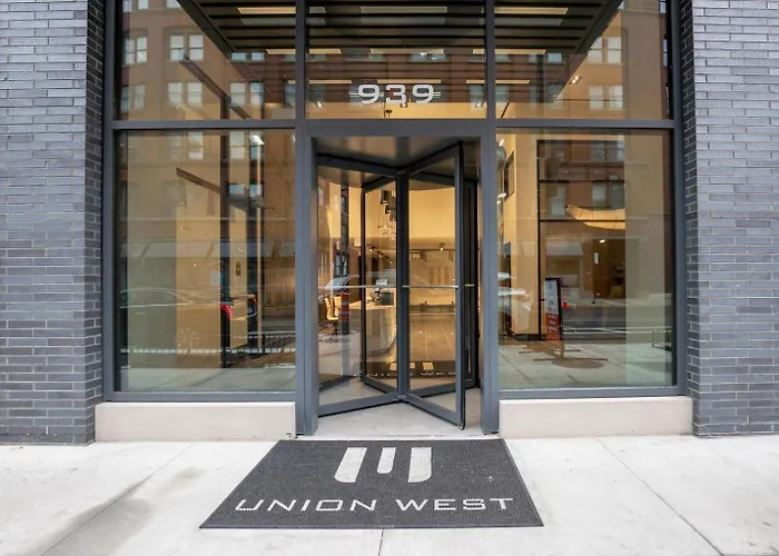 W Loop W Pool Gym Nr Restaurant Row Chi-275 * Chicago