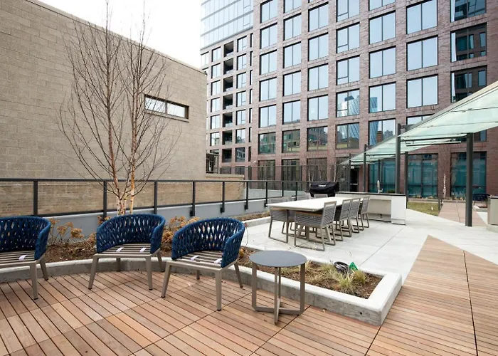 W Loop W Pool Gym Nr Restaurant Row Chi-275 Chicago