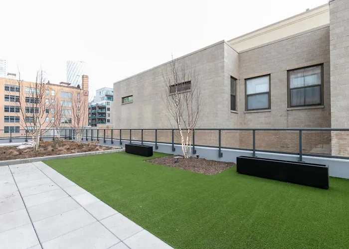 Apartment W Loop W Pool Gym Nr Restaurant Row Chi-275 *